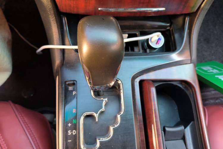 Used Toyota Crown 2010 2.5L Royal Leather Sunroof Navigation Edition Gear Lever