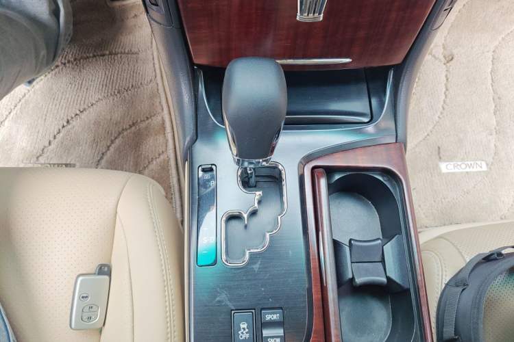 Used Toyota Crown 2010 2.5L Royal Gear Lever