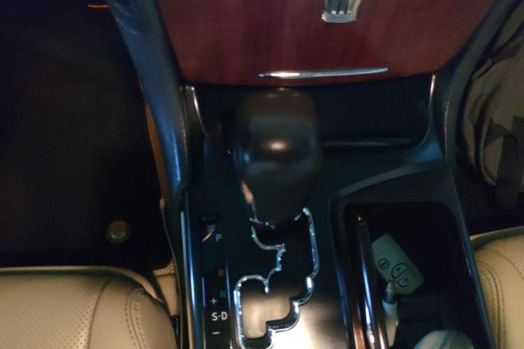 Used Toyota Crown 2010 2.5L Royal Leather Sunroof Edition Gear Lever
