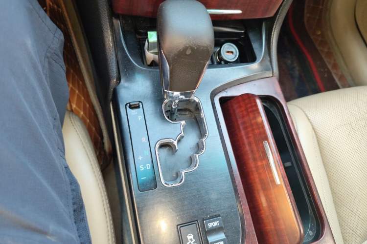 Used Toyota Crown 2010 3.0L Royal Saloon Gear Lever