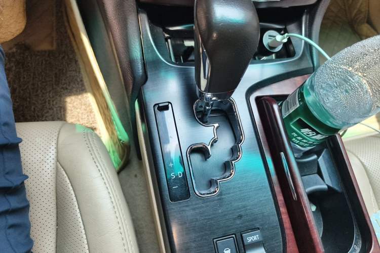 Used Toyota Crown 2010 2.5L Royal Leather Sunroof Edition Gear Lever