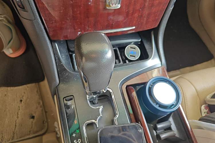 Used Toyota Crown 2010 2.5L Royal Leather Sunroof Navigation Edition Gear Lever