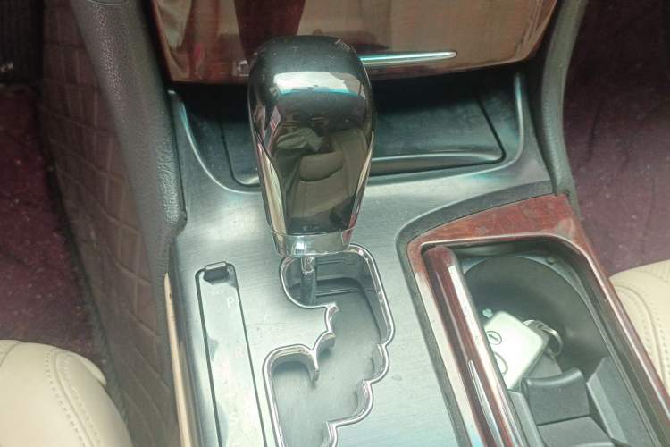 Used Toyota Crown 2010 2.5L Royal Gear Lever