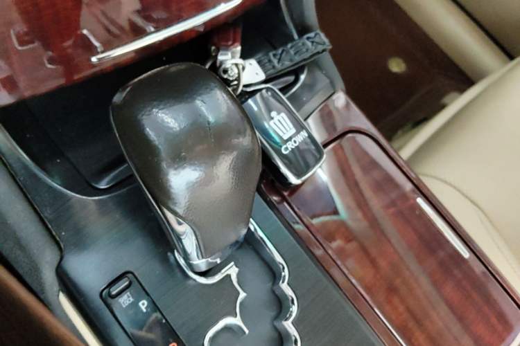 Used Toyota Crown 2010 2.5L Royal Leather Sunroof Edition Gear Lever