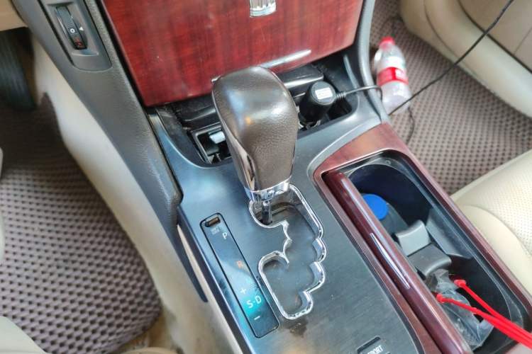 Used Toyota Crown 2010 2.5L Royal Leather Sunroof Navigation Edition Gear Lever