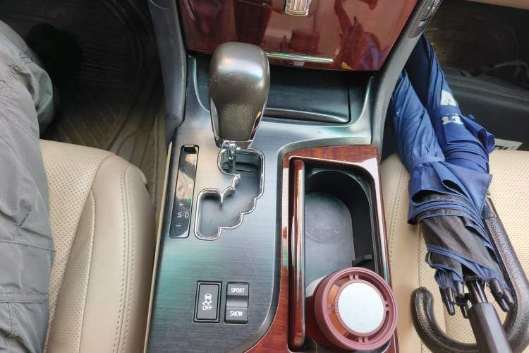 Used Toyota Crown 2010 2.5L Royal Leather Sunroof Navigation Edition Gear Lever