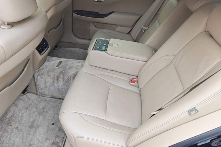 Used Toyota Crown 2010 2.5L Royal Leather Sunroof Edition Left Rear Seat