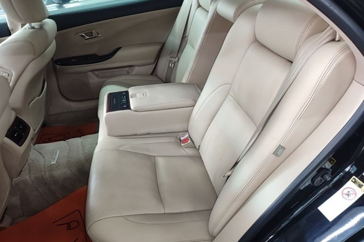 Used Toyota Crown 2010 2.5L Royal Leather Sunroof Edition Left Rear Seat
