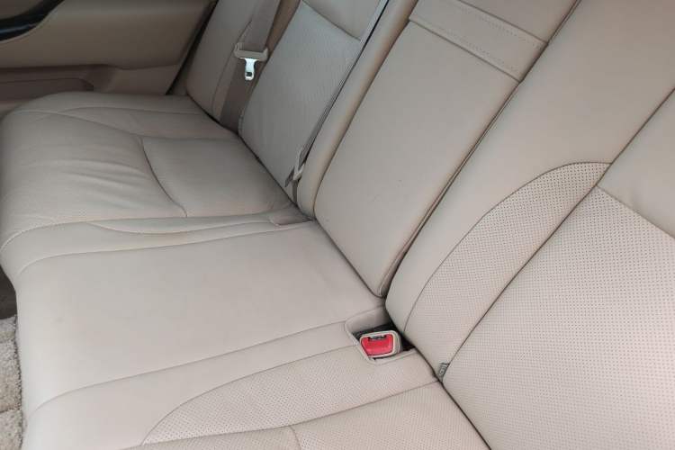 Used Toyota Crown 2010 2.5L Royal Leather Sunroof Edition Left Rear Seat