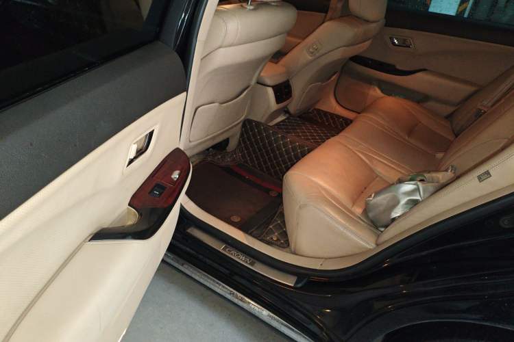 Used Toyota Crown 2010 2.5L Royal Leather Sunroof Navigation Edition Left Rear Seat