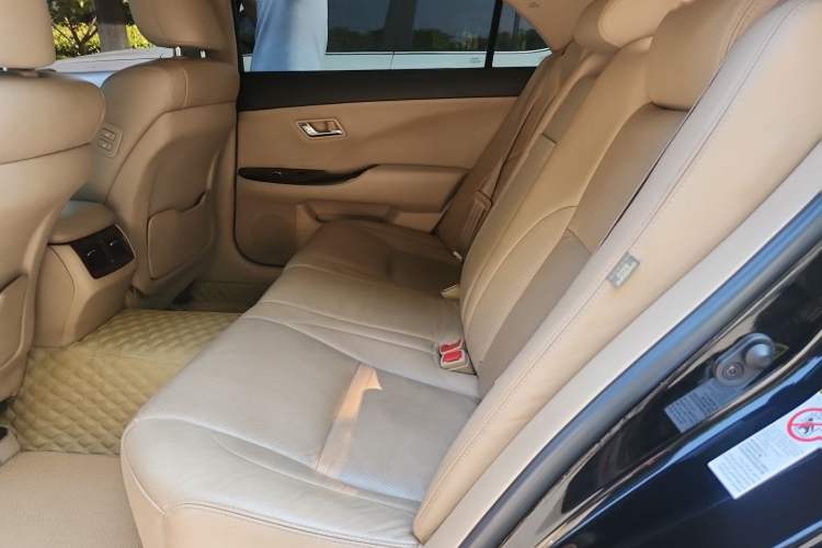 Used Toyota Crown 2010 2.5L Royal Leather Sunroof Edition Left Rear Seat