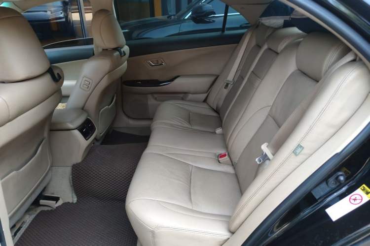 Used Toyota Crown 2010 2.5L Royal Leather Sunroof Navigation Edition Left Rear Seat