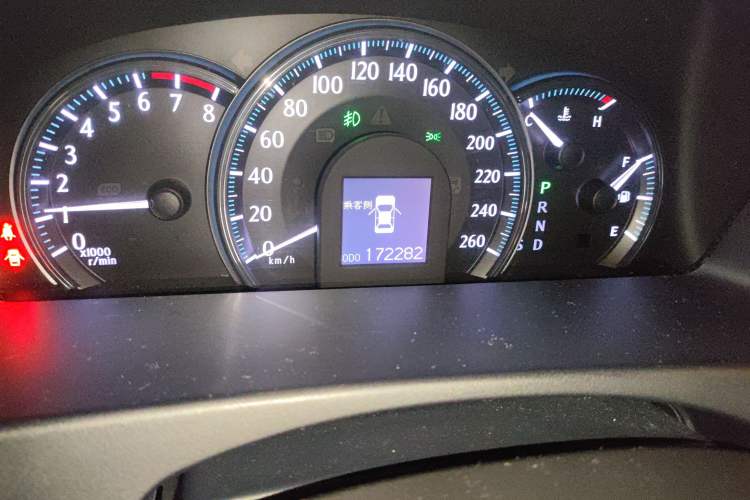 Used Toyota Crown 2010 2.5L Royal Leather Sunroof Edition Odometer Close Up