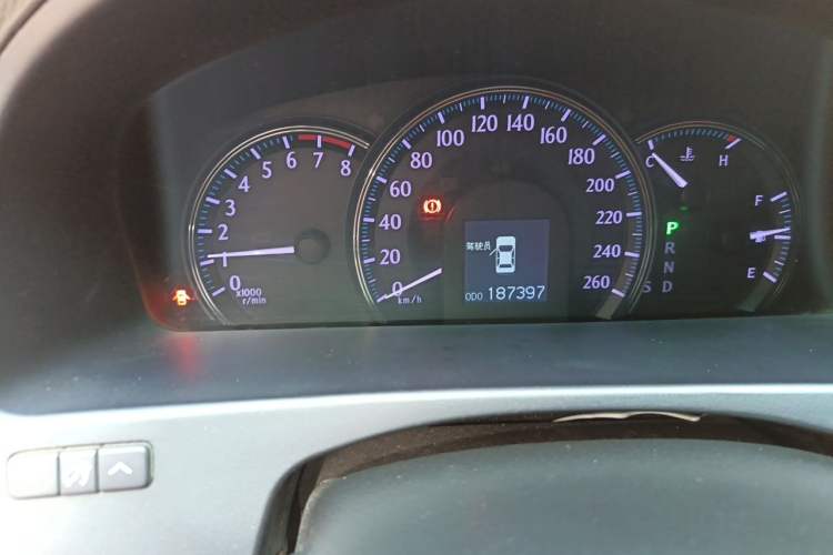 Used Toyota Crown 2010 2.5L Royal Leather Sunroof Edition Odometer Close Up