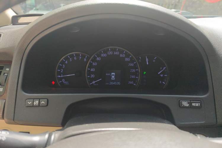 Used Toyota Crown 2010 2.5L Royal Odometer Close Up