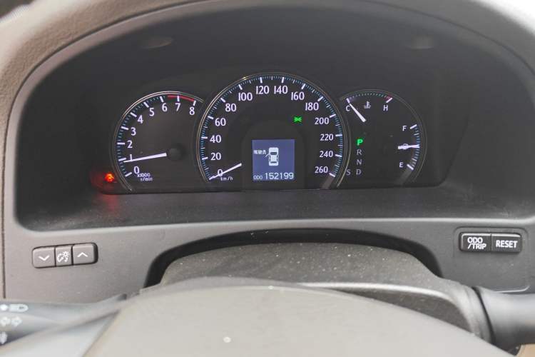 Used Toyota Crown 2010 2.5L Royal Leather Sunroof Edition Odometer Close Up
