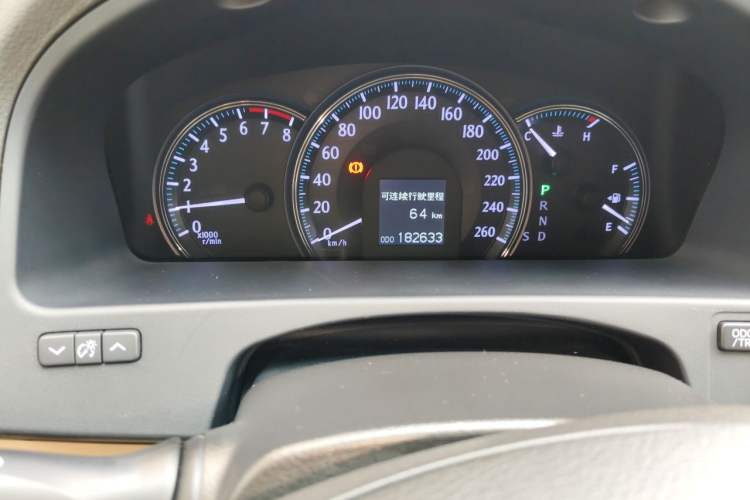 Used Toyota Crown 2010 2.5L Royal Leather Sunroof Edition Odometer Close Up