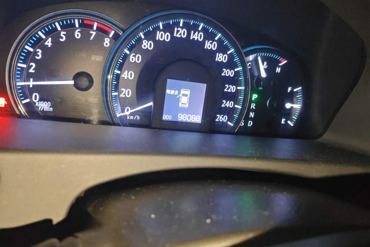 Used Toyota Crown 2010 2.5L Royal Odometer Close Up