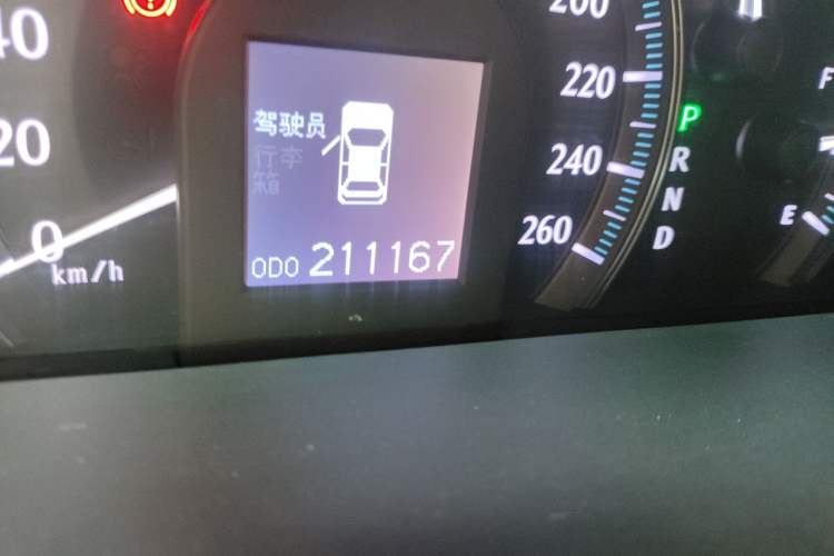 Used Toyota Crown 2010 2.5L Royal Leather Sunroof Edition Odometer Close Up