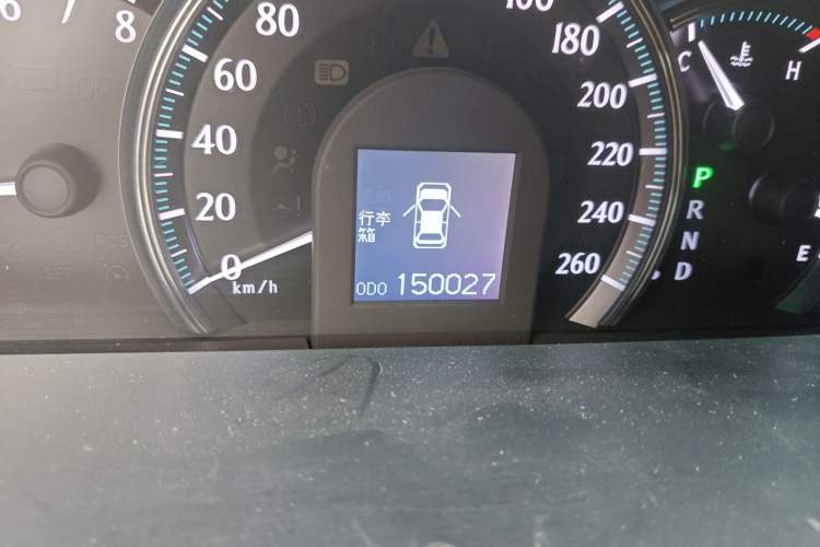 Used Toyota Crown 2010 2.5L Royal Odometer Close Up