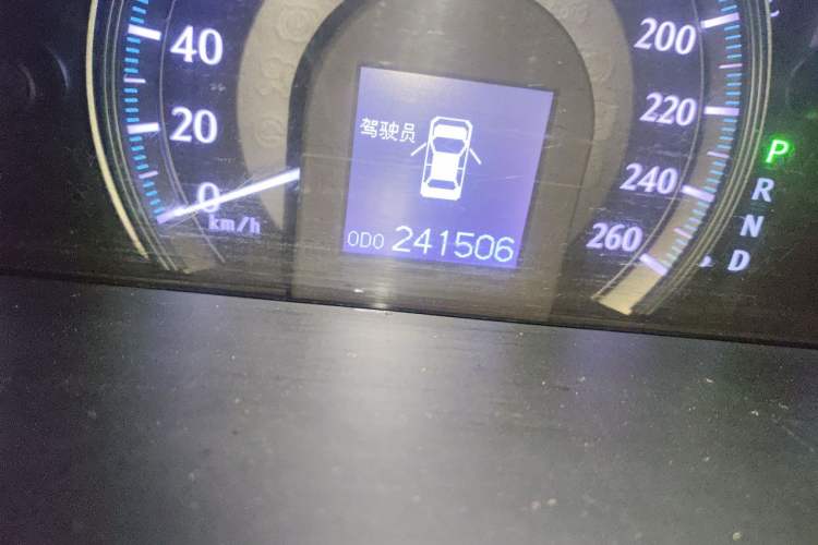 Used Toyota Crown 2010 2.5L Royal Leather Sunroof Edition Odometer Close Up