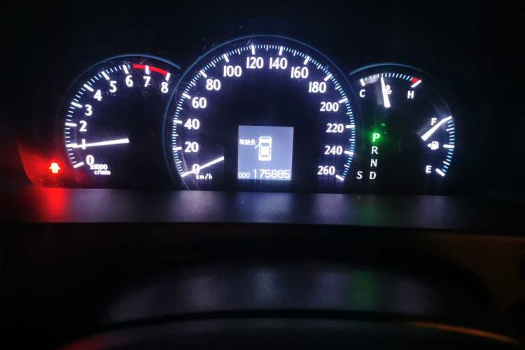 Used Toyota Crown 2010 2.5L Royal Leather Sunroof Edition Odometer Close Up