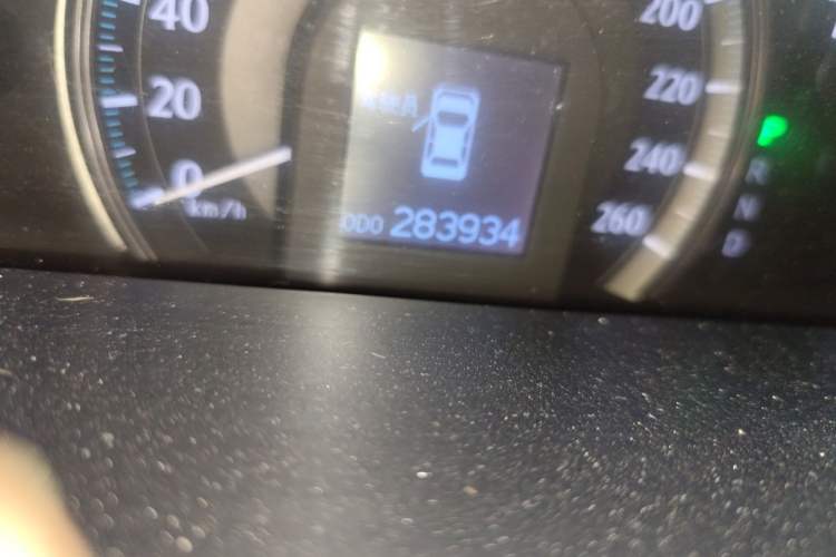 Used Toyota Crown 2010 3.0L Royal Saloon Odometer Close Up