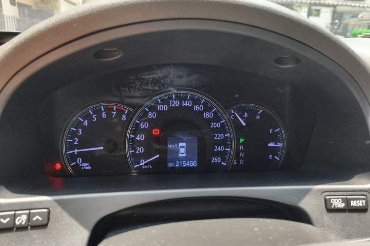 Used Toyota Crown 2010 2.5L Royal Leather Sunroof Edition Odometer Close Up