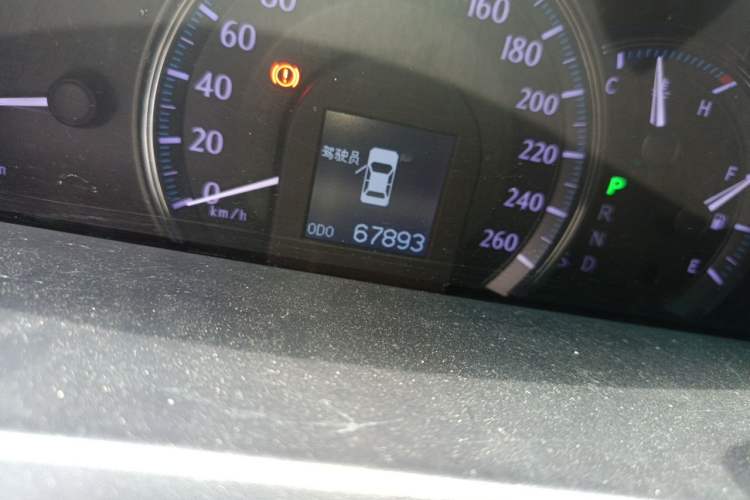 Used Toyota Crown 2010 2.5L Royal Leather Sunroof Edition Odometer Close Up