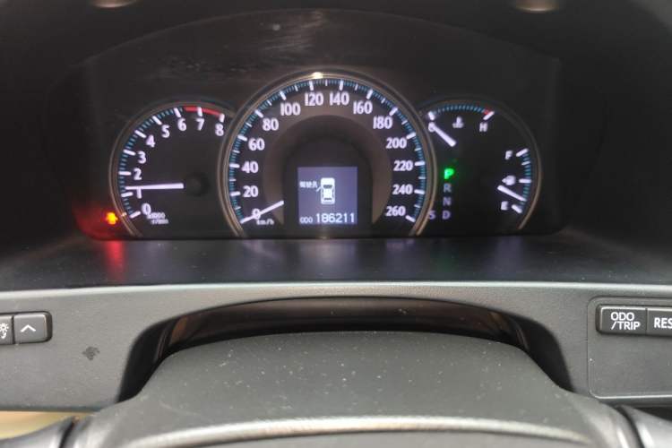 Used Toyota Crown 2010 2.5L Royal Leather Navigation Edition Odometer Close Up