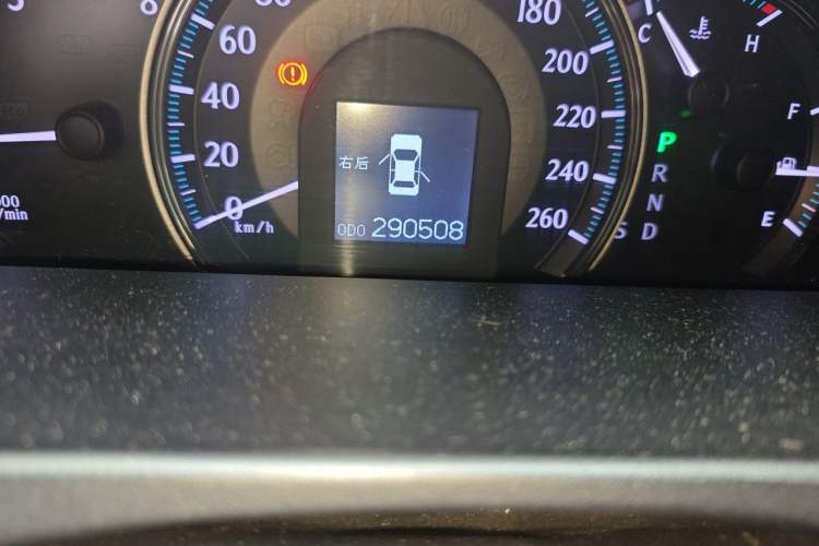 Used Toyota Crown 2010 2.5L Royal Leather Sunroof Edition Odometer Close Up