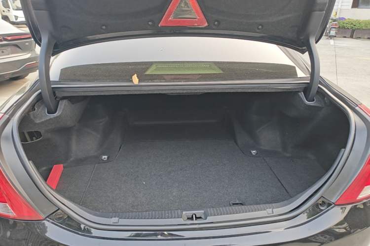 Used Toyota Crown 2010 2.5L Royal Leather Sunroof Edition Trunk