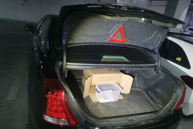Used Toyota Crown 2010 2.5L Royal Leather Sunroof Edition Trunk
