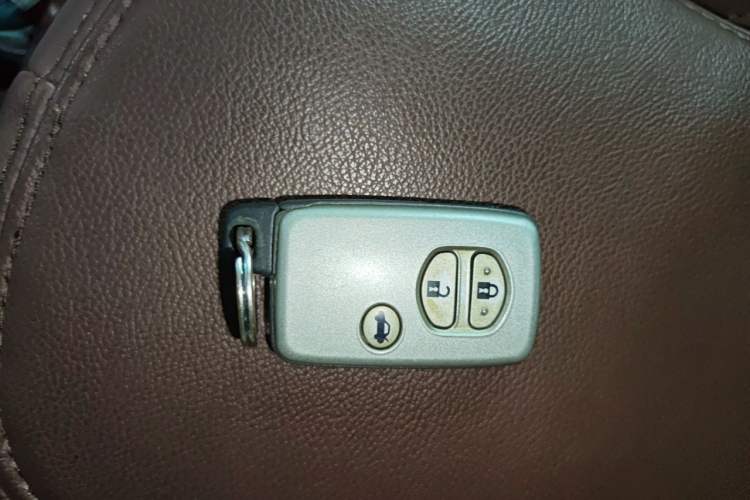 Used Toyota Crown 2010 2.5L Royal Leather Sunroof Navigation Edition Vehicle Key