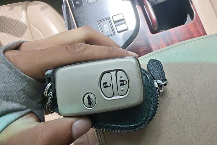 Used Toyota Crown 2010 2.5L Royal Vehicle Key