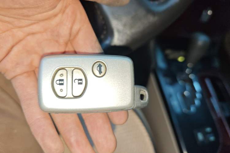 Used Toyota Crown 2010 3.0L Royal Saloon Vehicle Key
