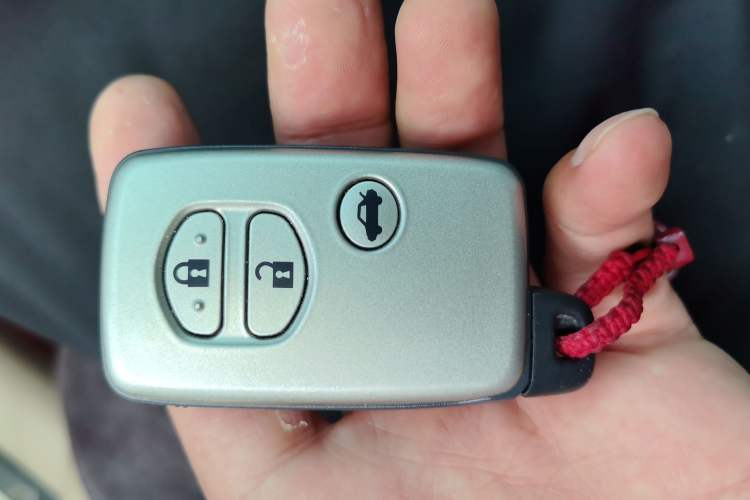 Used Toyota Crown 2010 2.5L Royal Leather Sunroof Edition Vehicle Key