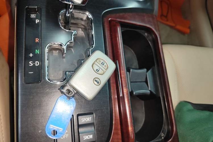 Used Toyota Crown 2010 2.5L Royal Leather Sunroof Edition Vehicle Key