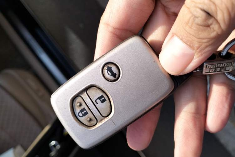Used Toyota Crown 2010 2.5L Royal Leather Navigation Edition Vehicle Key