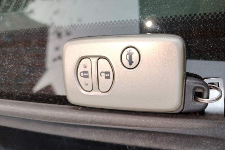 Used Toyota Crown 2010 2.5L Royal Leather Sunroof Navigation Edition Vehicle Key