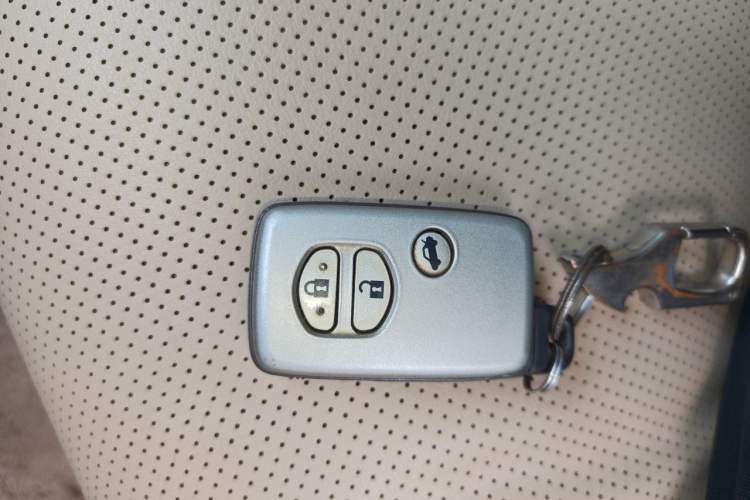 Used Toyota Crown 2010 2.5L Royal Leather Sunroof Edition Vehicle Key