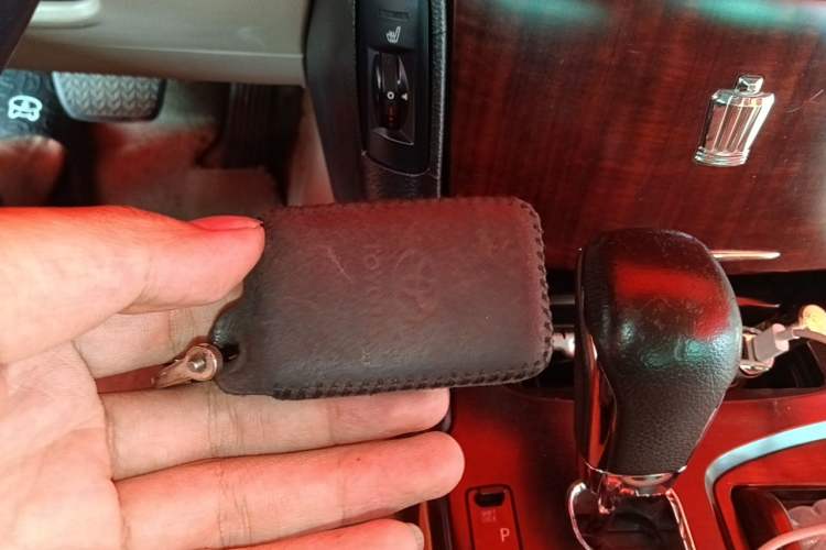 Used Toyota Crown 2010 2.5L Royal Leather Navigation Edition Vehicle Key
