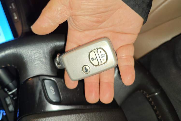 Used Toyota Crown 2010 2.5L Royal Leather Sunroof Navigation Edition Vehicle Key