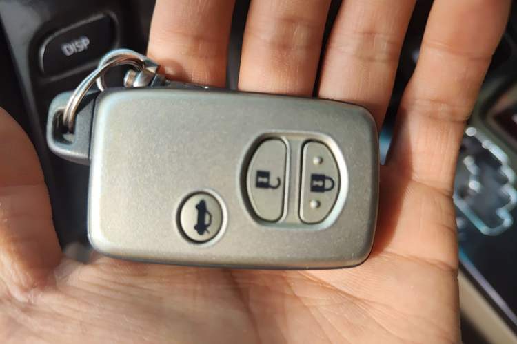 Used Toyota Crown 2010 2.5L Royal Leather Sunroof Edition Vehicle Key