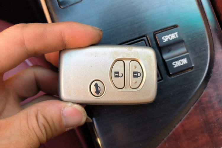 Used Toyota Crown 2010 2.5L Royal Leather Sunroof Navigation Edition Vehicle Key