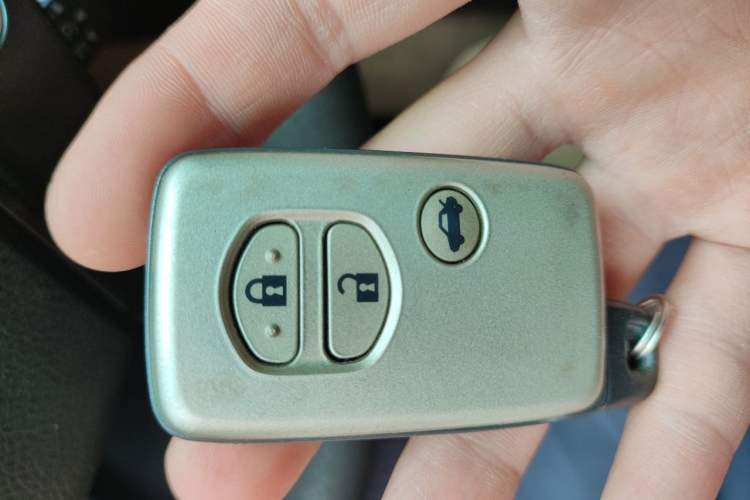 Used Toyota Crown 2010 2.5L Royal Leather Sunroof Edition Vehicle Key