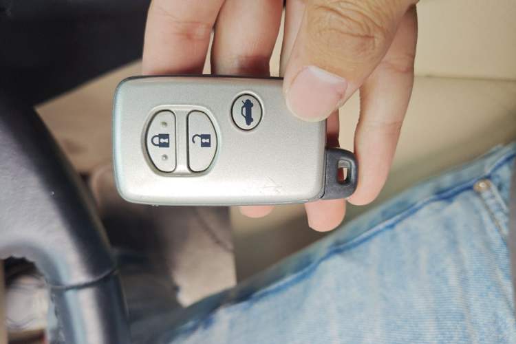 Used Toyota Crown 2010 2.5L Royal Vehicle Key