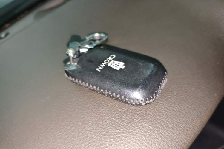 Used Toyota Crown 2010 2.5L Royal Leather Sunroof Navigation Edition Vehicle Key