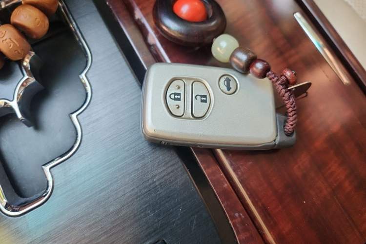 Used Toyota Crown 2010 2.5L Royal Leather Sunroof Edition Vehicle Key