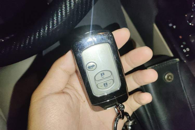 Used Toyota Crown 2010 2.5L Royal Leather Sunroof Edition Vehicle Key